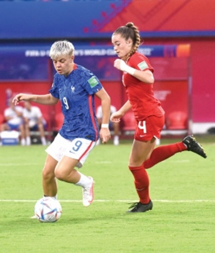 France survive Canada scare