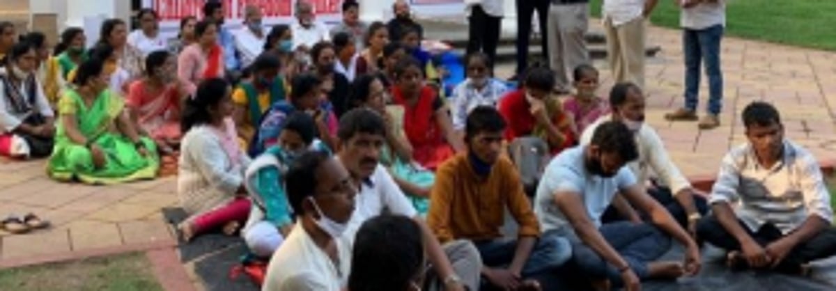 Freedom fighters begin  fast unto death, demand  govt jobs for children
