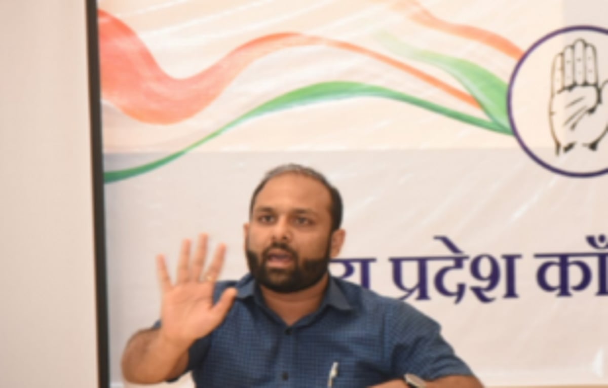 Freeze symbols of political parties promising freebies: Congress