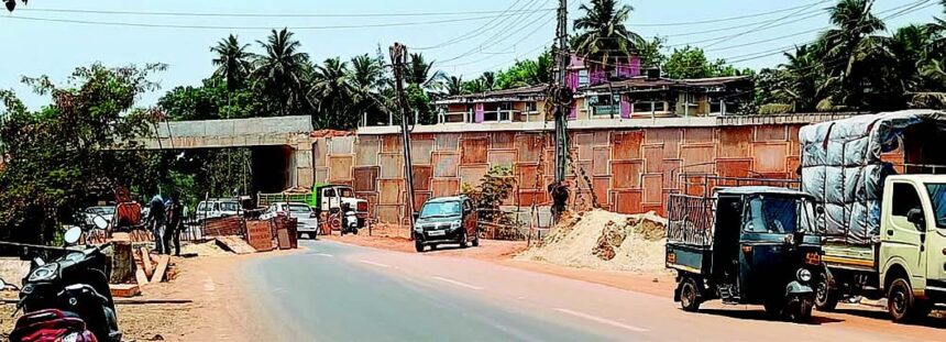 Frequent accidents, flooding spark outcry over road work in Khareband-Benaulim 1 Frequent accidents, flooding spark outcry over road work in Khareband-Benaulim