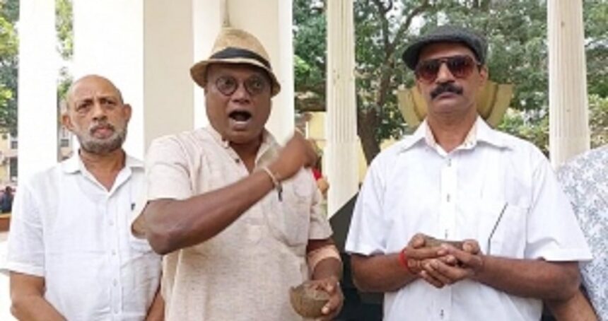 Frustrated Pernem Residents Resort to 'Begging' for Attention Amidst Road Woes 1 Frustrated Pernem Residents Resort to 'Begging' for Attention Amidst Road Woes