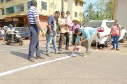 Frustrated at PWD, Aquem panchayat  paints speed breaker