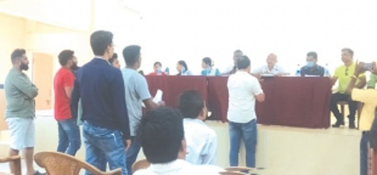 Furore at Borim sabha as angry members accuse ex-p’yat secretary of corruption