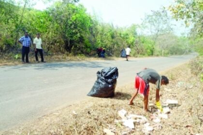 GARBAGE, NOT TOURISTS, A YARDSTICK  FOR TOURISM IN COASTAL  CANACONA