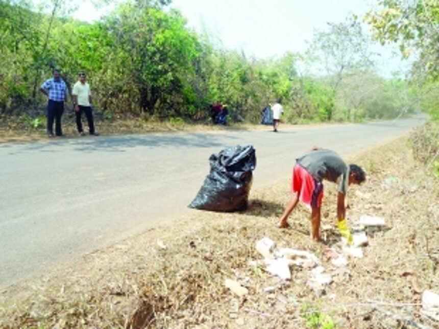 GARBAGE, NOT TOURISTS, A YARDSTICK FOR TOURISM IN COASTAL CANACONA