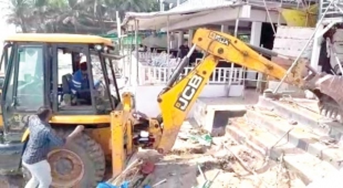 GCZMA, Anjuna P’yat demolish  illegal structures existing in NDZ