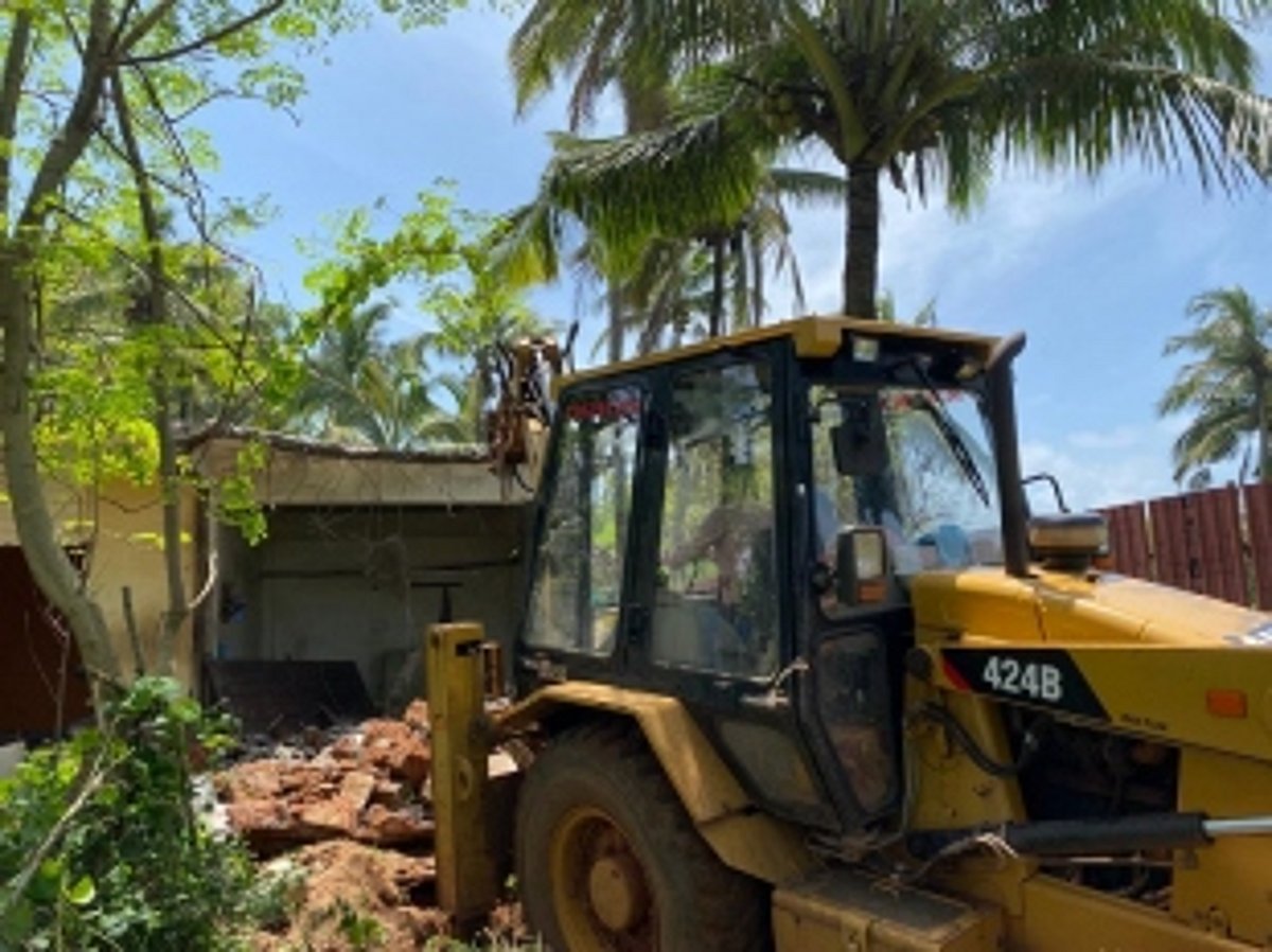 GCZMA razes  houses, huts  at Candolim