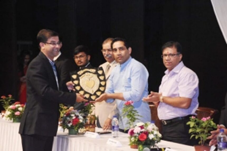 GMC Dept wins trophy for inter Department research