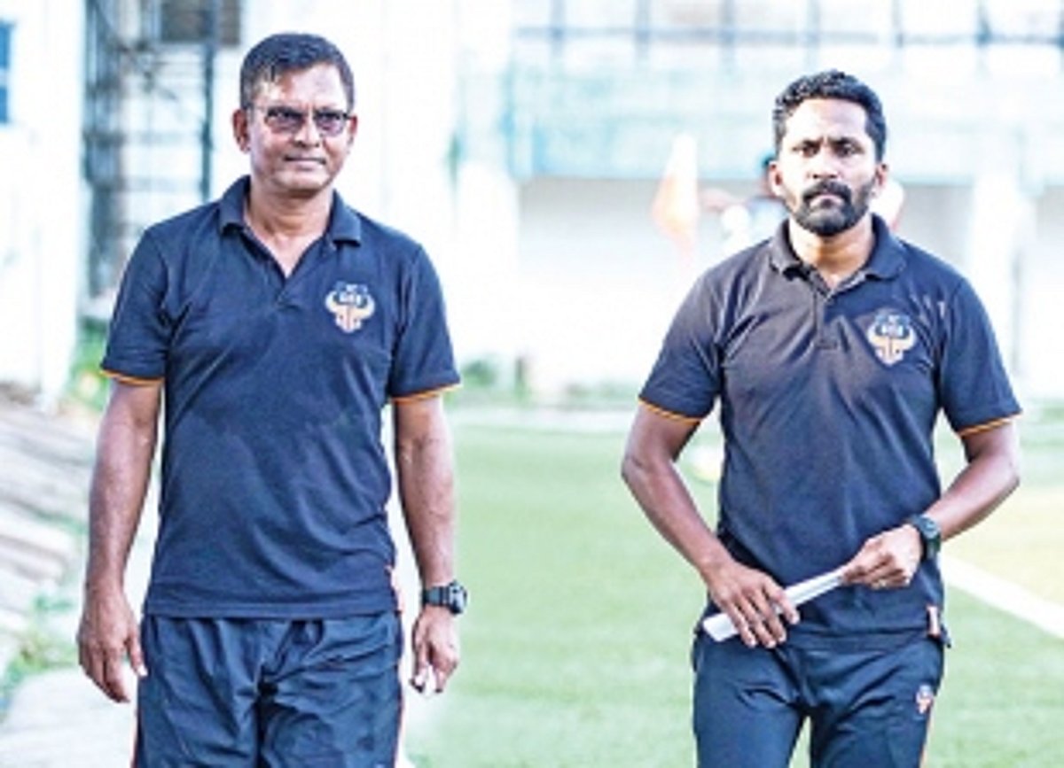 GOAN DUO AT THE WHEEL