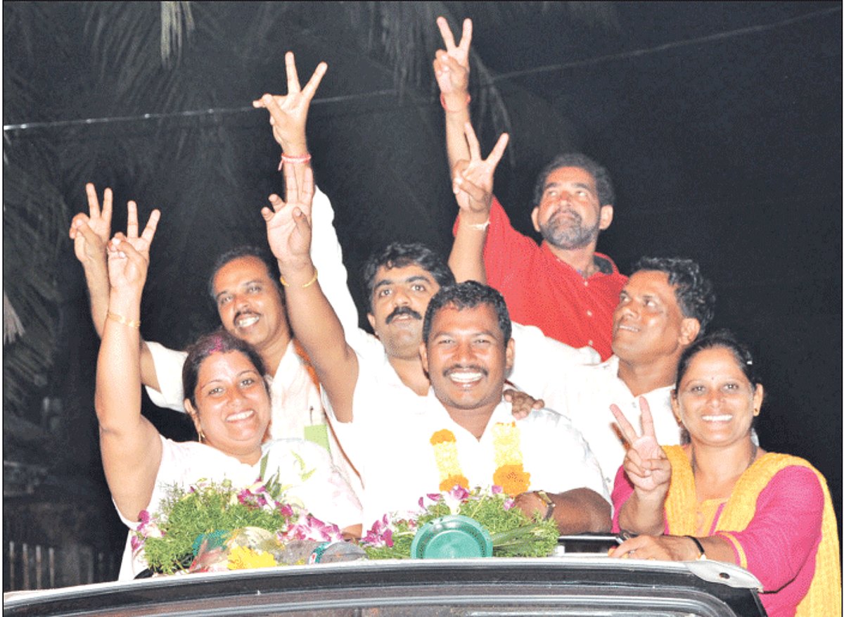 GPCC general secretary Vijay Sardessai at a victory rally with his elected candidates, Gonzaco Rebello,Joseph Silva, Bertha Cardozo and husband-wife duo Sadanand and Babita. Photo by Santosh Mirajkar