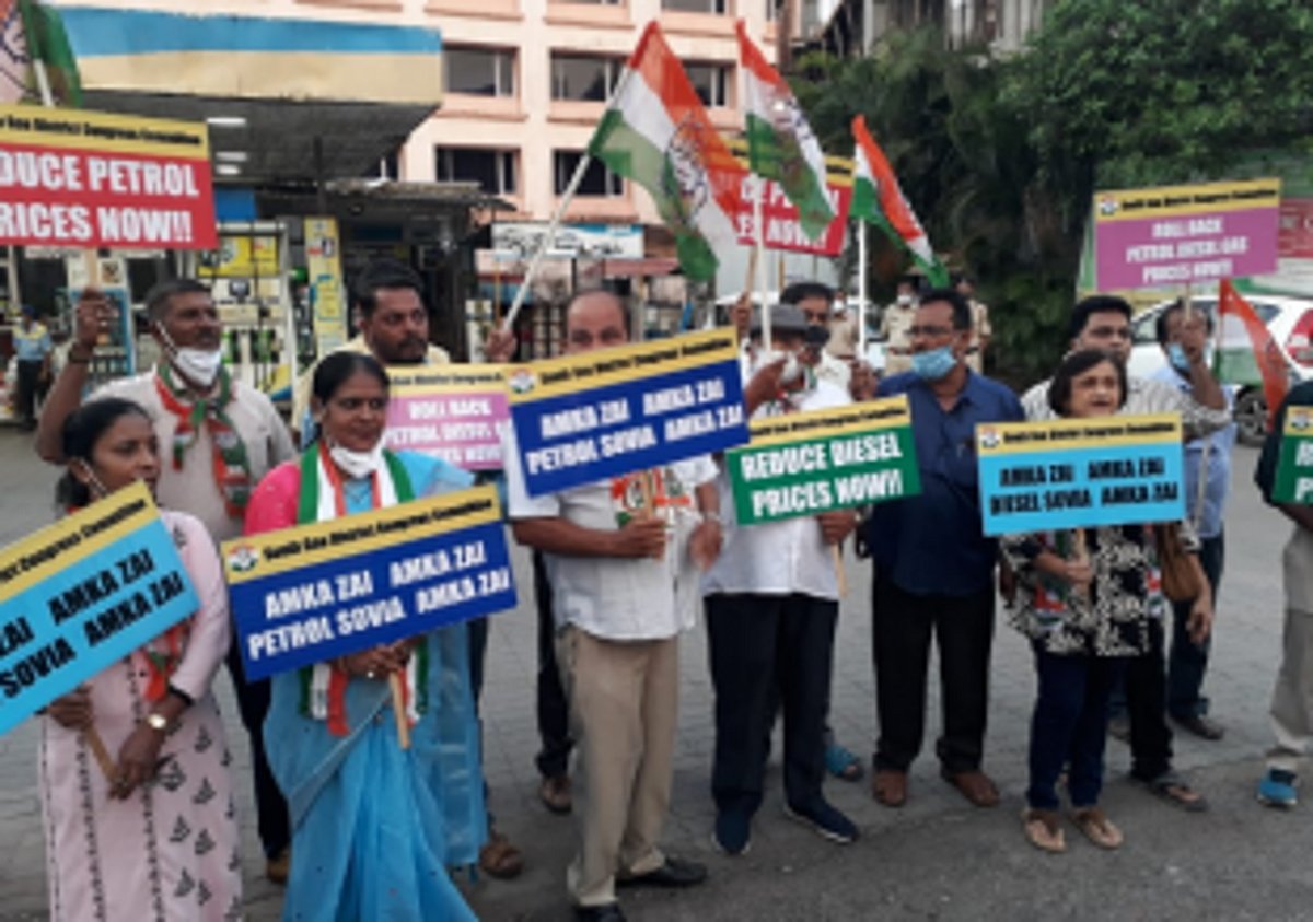 GPCC members protest fuel price hike in front of Ana Fonte Garden