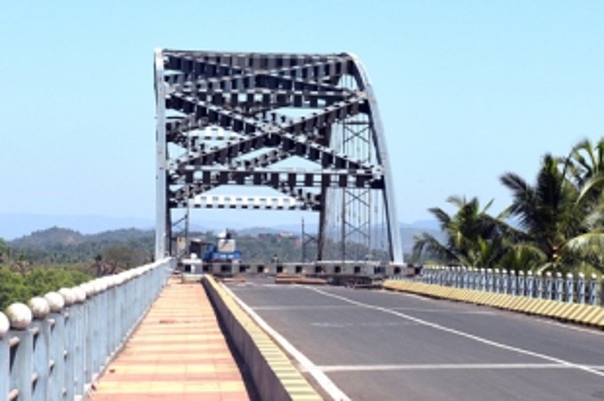 GSIDC is everywhere - Does 3 toilets for ` 5.89 cr and a ` 58 cr bridge cracks in 9 months