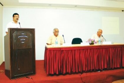 Gadgil proposes iron ore mining through cooperatives