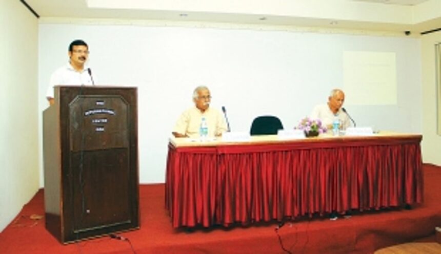 Gadgil proposes iron ore mining through cooperatives