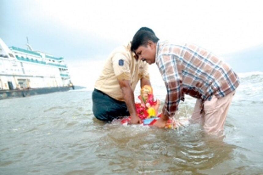 Ganesh idols immersed to chants of Ganapati Bappa morya 1 Ganesh idols immersed to chants of Ganapati Bappa morya