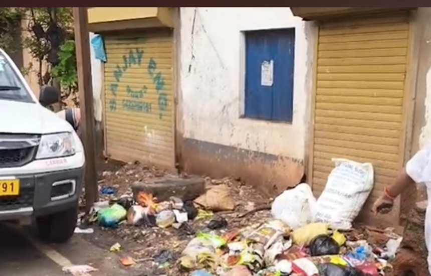 Garbage Dumping Returns to New Vaddem Despite Dustbin Removal 1 Garbage Dumping Returns to New Vaddem Despite Dustbin Removal