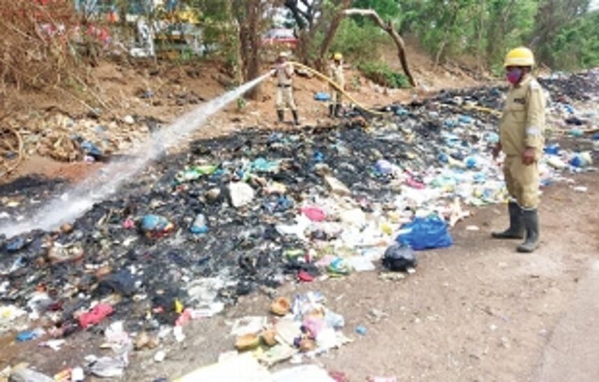 Garbage along Margao’s ring road set on fire