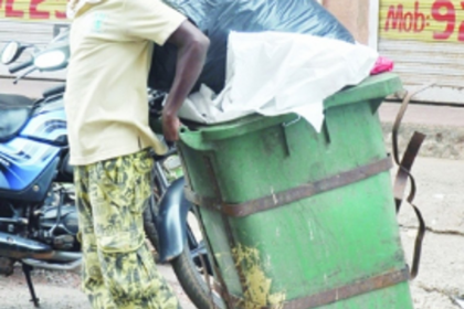 Garbage collection workers ‘lifting’ valuables from Margao households!