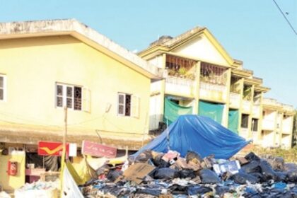 Garbage dump exists in front of Benaulim VP ghar for long time