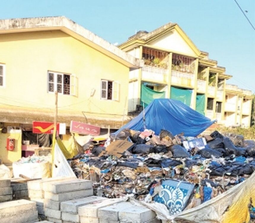 Garbage dump exists in front of Benaulim VP ghar for long time 1 Garbage dump exists in front of Benaulim VP ghar for long time