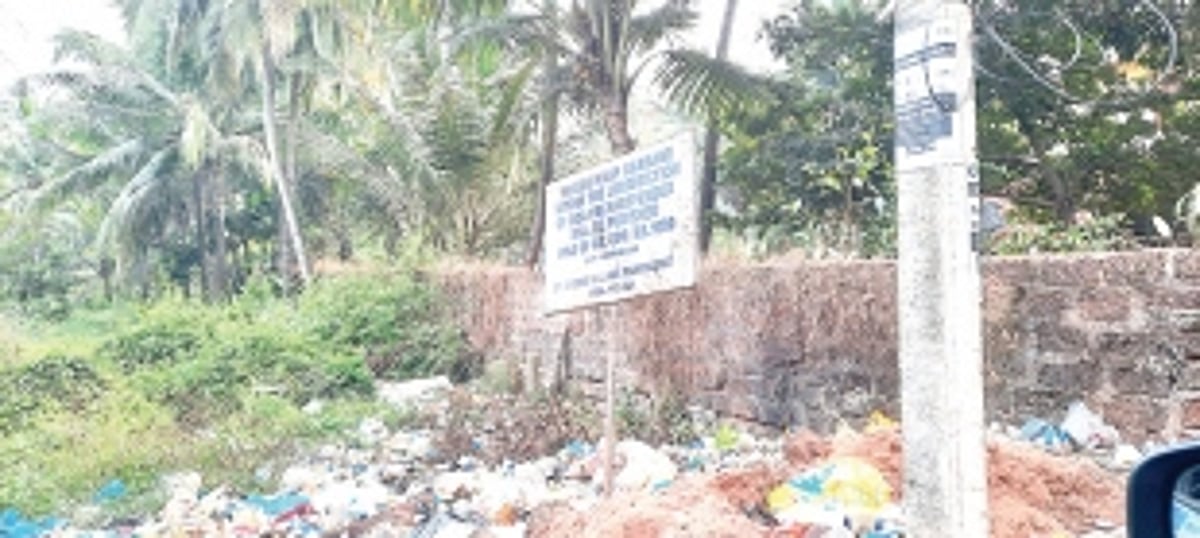 Garbage dumped at  Goa Velha is an eyesore