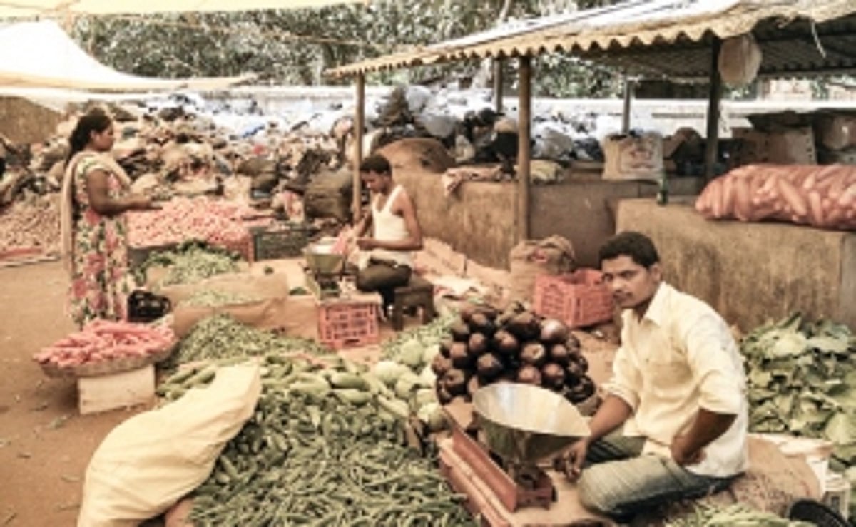 Garbage stink hits Canacona weekly market