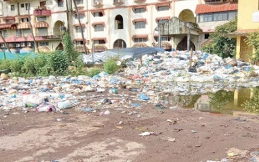 Garbage strewn near Margao SGPDA market
