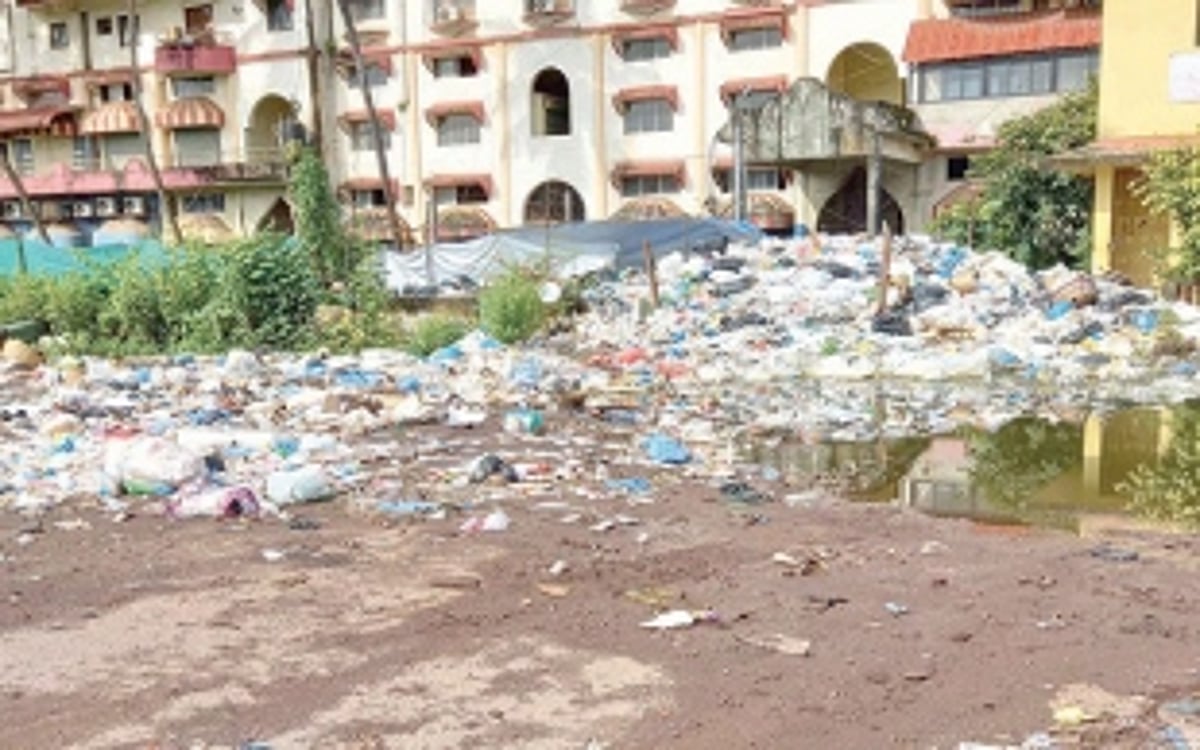Garbage strewn near Margao SGPDA market