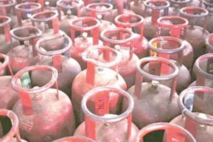 Gas price hike riles housewives in  Salcete; demand immediate roll-back