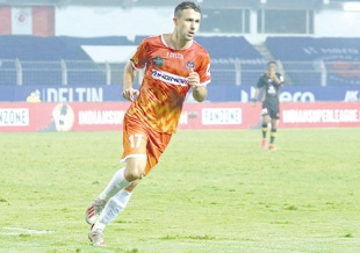 Gaurs push forth for 3rd ISL final