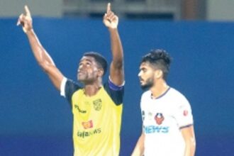 Gaurs suffer more misery against Nizams