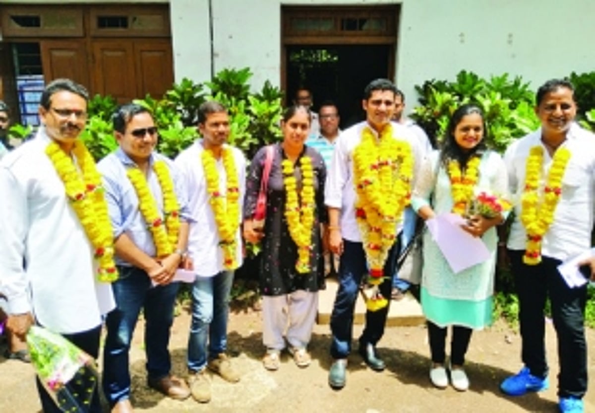 Girish, Nandini elected  Sancoale sarpanch, deputy