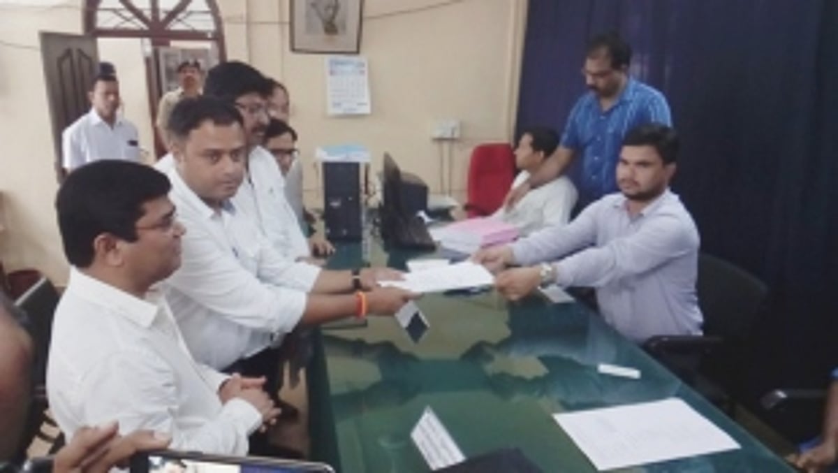 Girish files nomination for Panjim, Roy for Valpoi