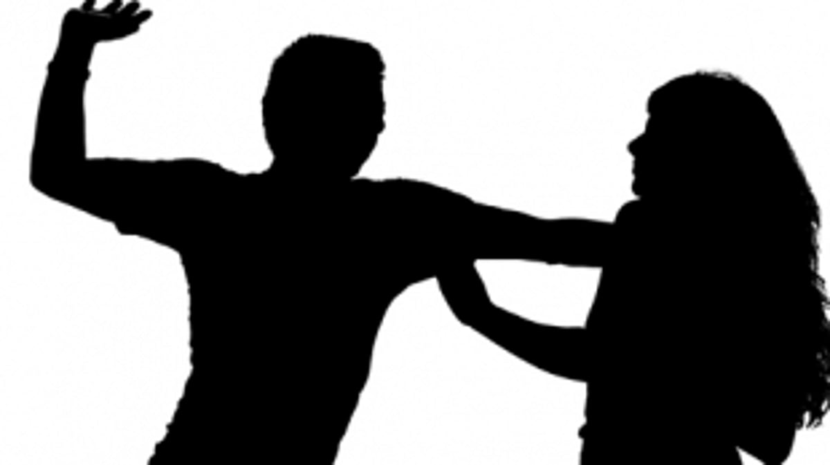 Girl attacked by biker for  refusing an offer for lift