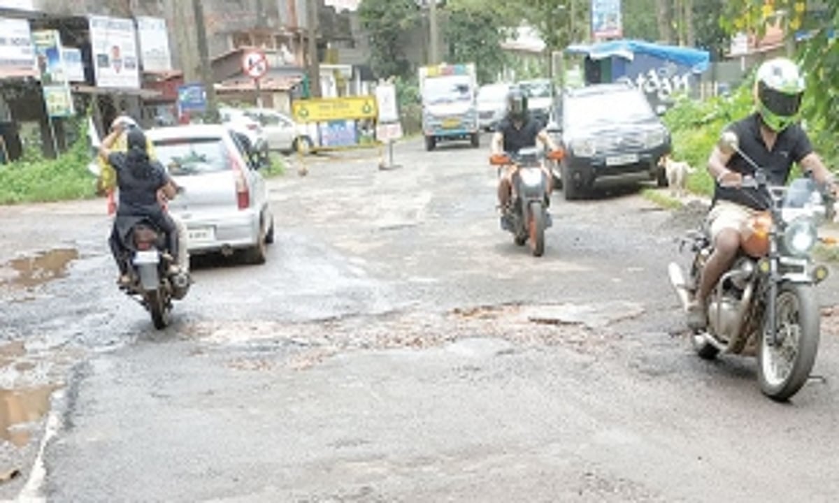 Give us safe roads to Mapusa market from Tar bridge