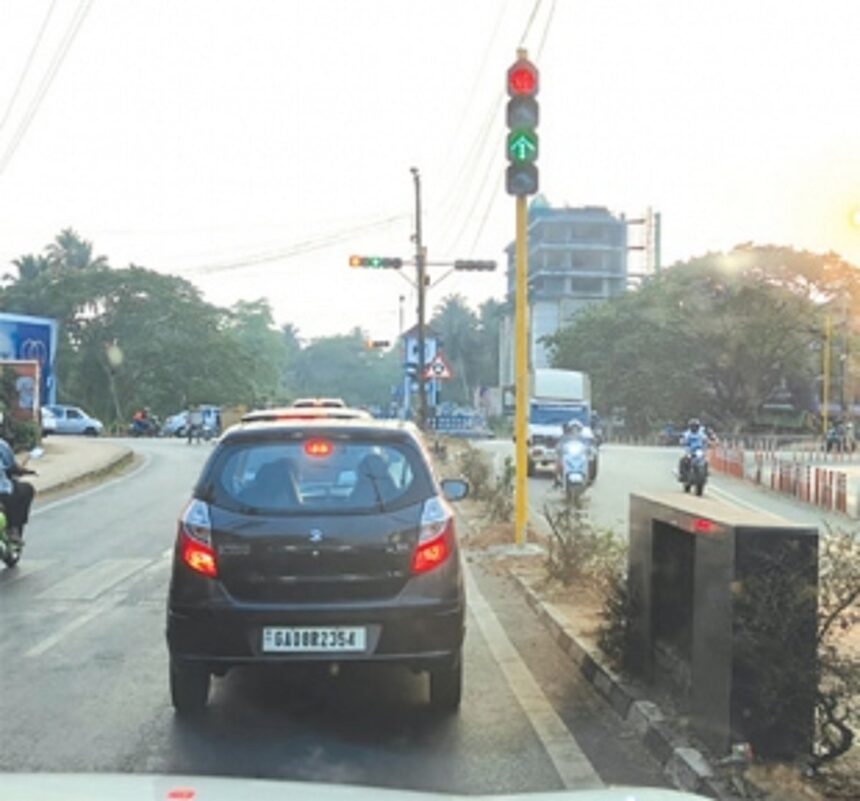 Glitchy traffic signal causes confusion ataz Old Market Circle