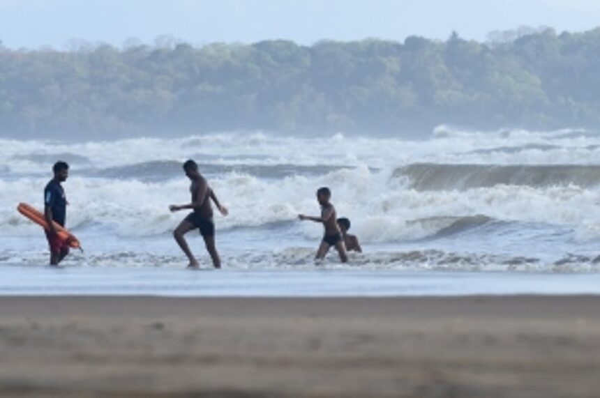Goa Beaches closed for swimming due to rough weather 1 Goa Beaches closed for swimming due to rough weather