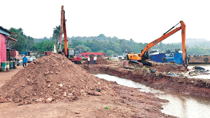 Goa Captain of Ports Begins Restoration of Illegally Reclaimed Land at Chicalim Bay 1 Goa Captain of Ports Begins Restoration of Illegally Reclaimed Land at Chicalim Bay