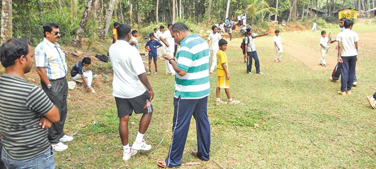Goa Cricket Association office bearer Akbar Mulla and the young cricket players at Sakhwar-Borim.