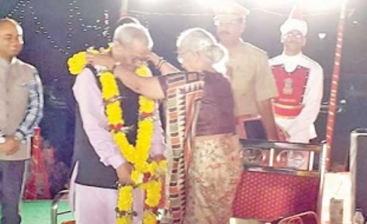 Goa Governor renews marriage  vows with husband after 56 yrs