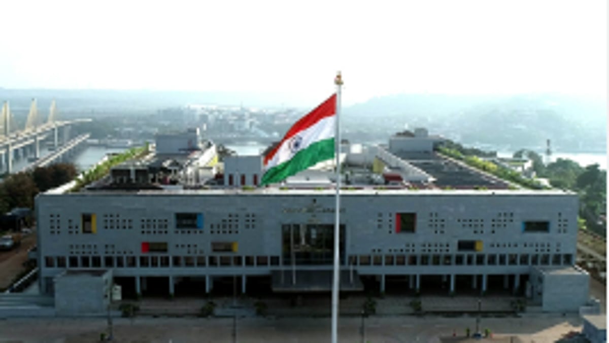 Goa High Court Orders Navodaya Vidyalaya Valpoi to Repair Wall After Wild Animal Threats to Students
