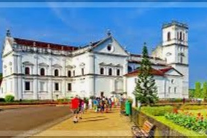 Goa Human Rights Commission Orders Action to Clear Footpath Stalls in Old Goa