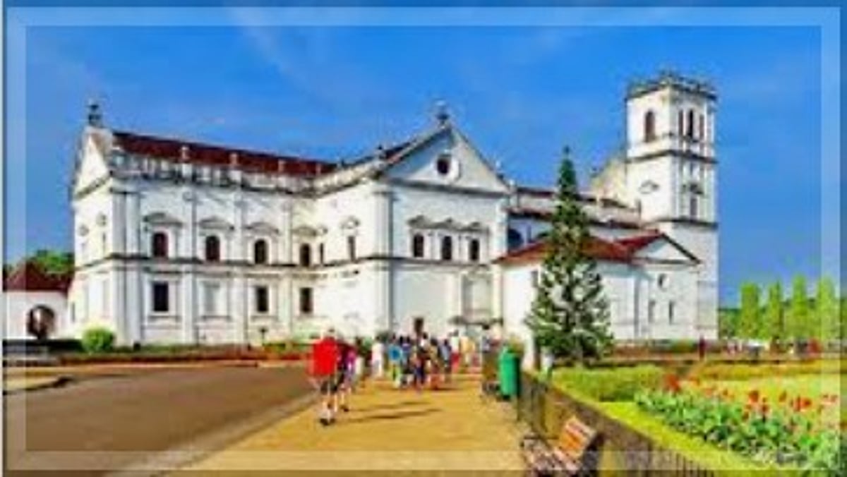 Goa Human Rights Commission Orders Action to Clear Footpath Stalls in Old Goa