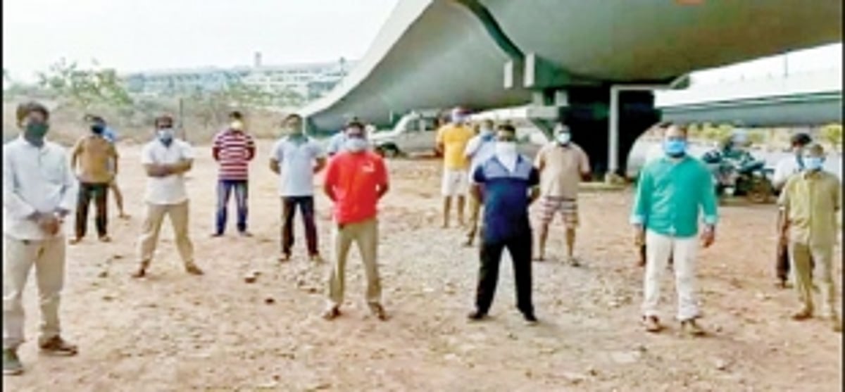Goa Miles cabbies protest near  Dabolim airport over pending dues