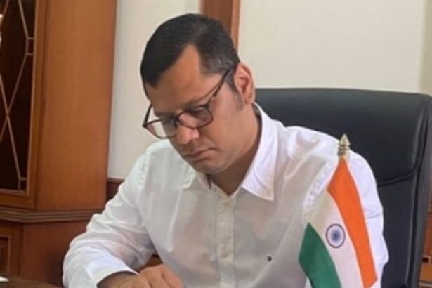 Goa  Opposition Leader accuses Govt of complicity in liquor smuggling to Karnataka