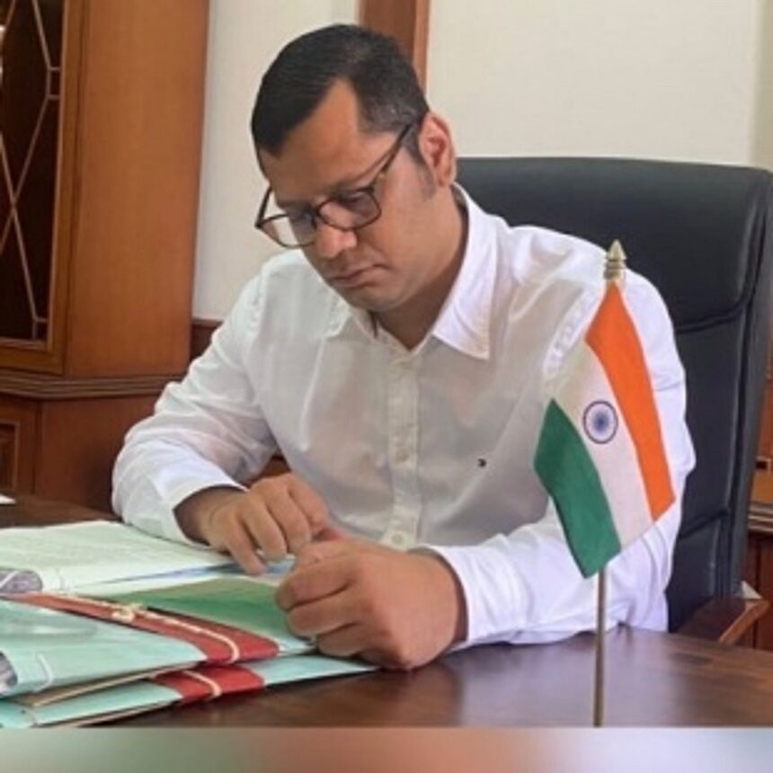 Goa  Opposition Leader accuses Govt of complicity in liquor smuggling to Karnataka