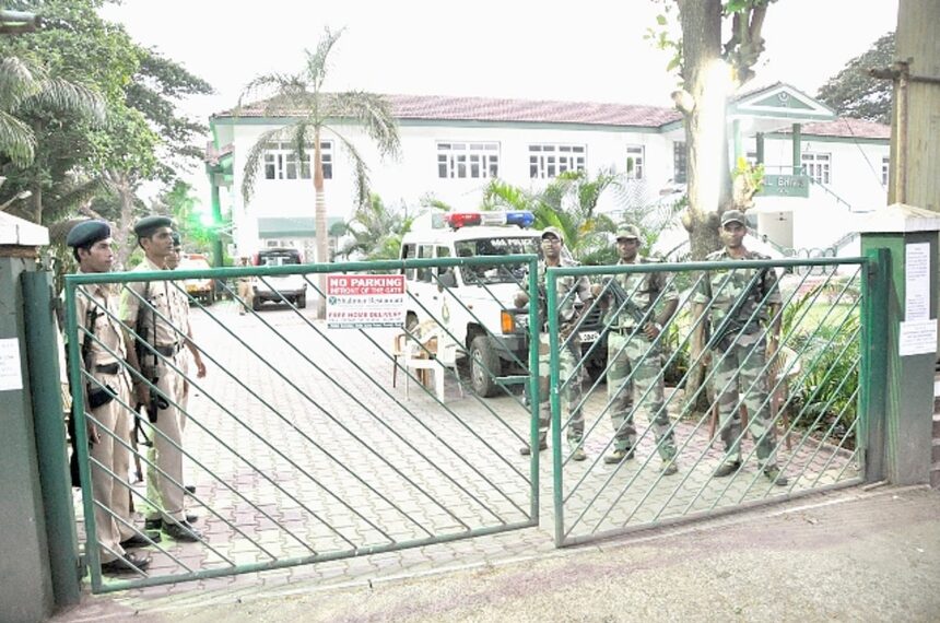 Goa Police and Eagle Commando Force guarding the Bal Bhavan where the EVMs are stored.