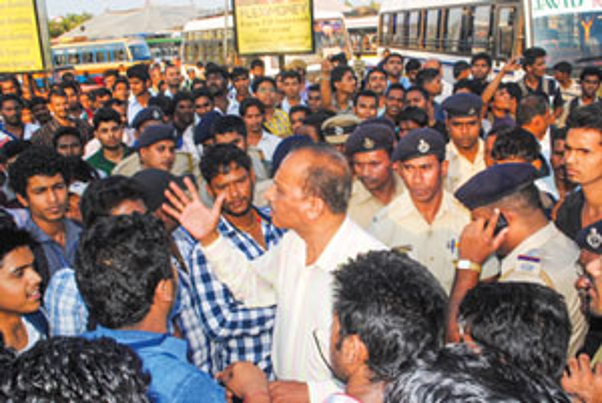 Goa University students and bus operators face to face