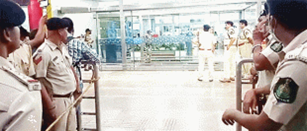 Goa lends a helping hand to ‘Shinde’ Sena; hosts them in style, even as their target Uddhav Thackeray quits