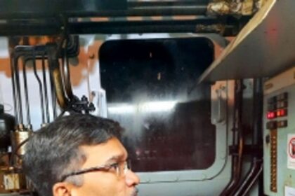 Goan Chief Engineer from Carmona takes over his sinking ship in the US  after Captain collapses